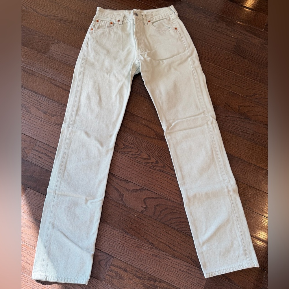 Vintage Levi’s 501 Jean Denim. Size 29 on tag fits size 26/27 waist (est)